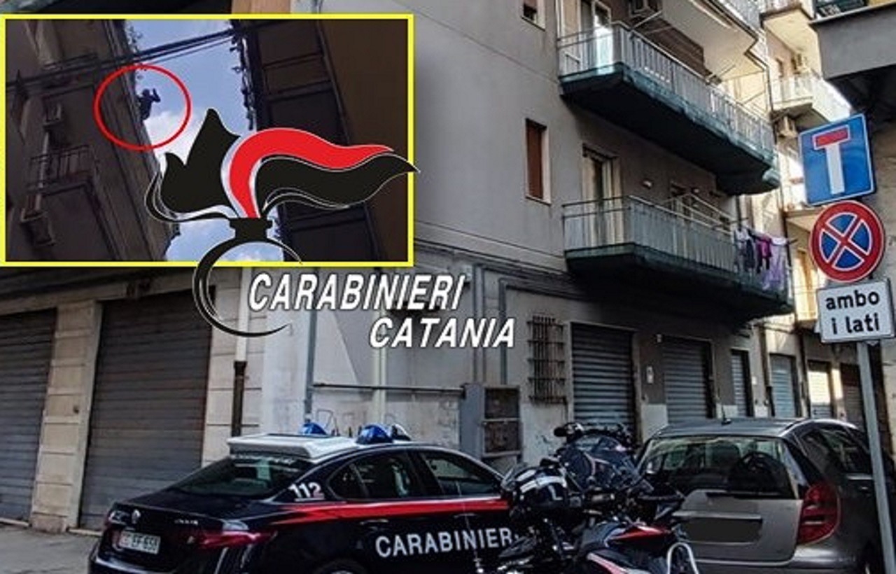 Catania, minaccia di buttarsi dal sesto piano per la fine di una relazione