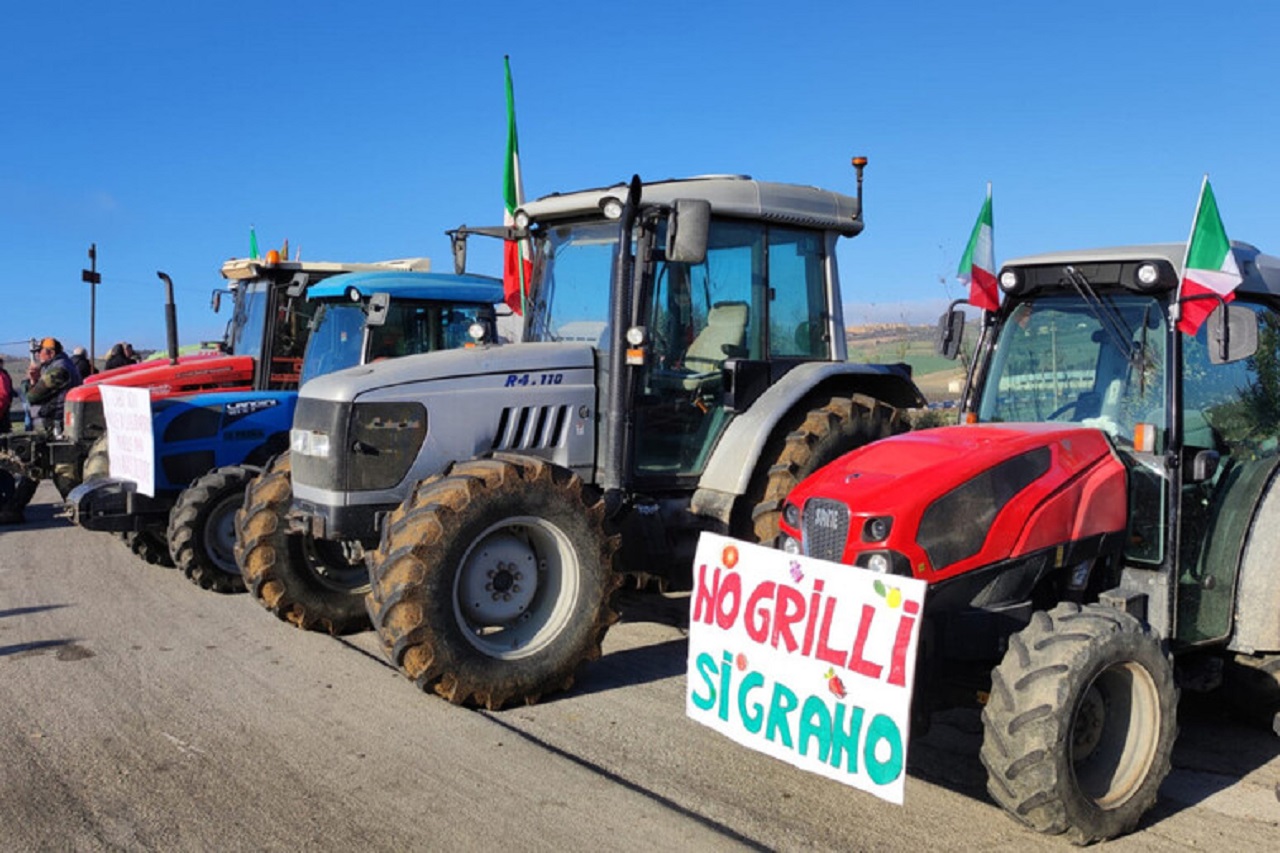 Protesta agricoltori, presidio in Prefettura a Caltanissetta e lettera a Mattarella