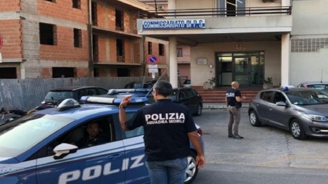 Violenza domestica a Vittoria: arrestato il 44enne che terrorizzava la moglie e i figli