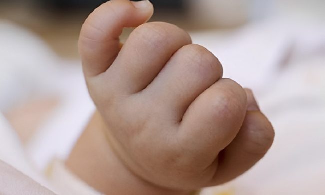 Dalla febbre alta al decesso, muore bimbo di 2 anni a Castellammare del Golfo