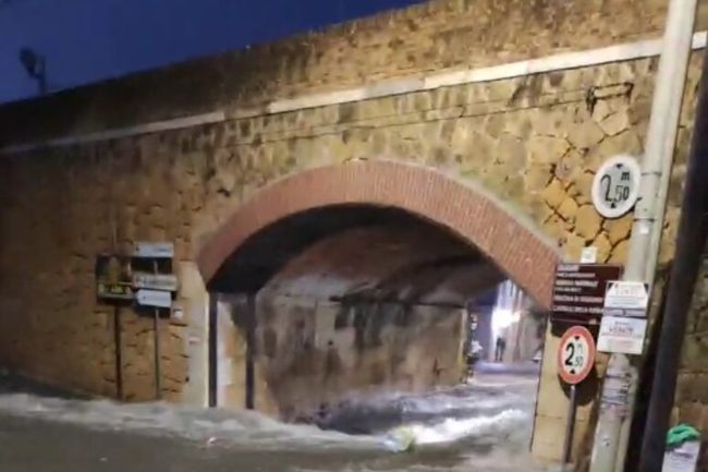 Bomba d’acqua a Castelvetrano, scuole chiuse