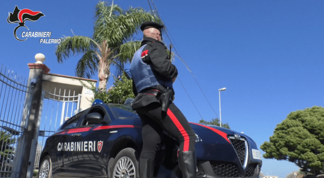 Spacciava droga e spendeva banconote false: arrestato minorenne