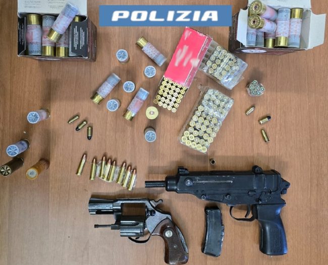 Deteneva illegalmente armi da guerra, arrestato a Catania