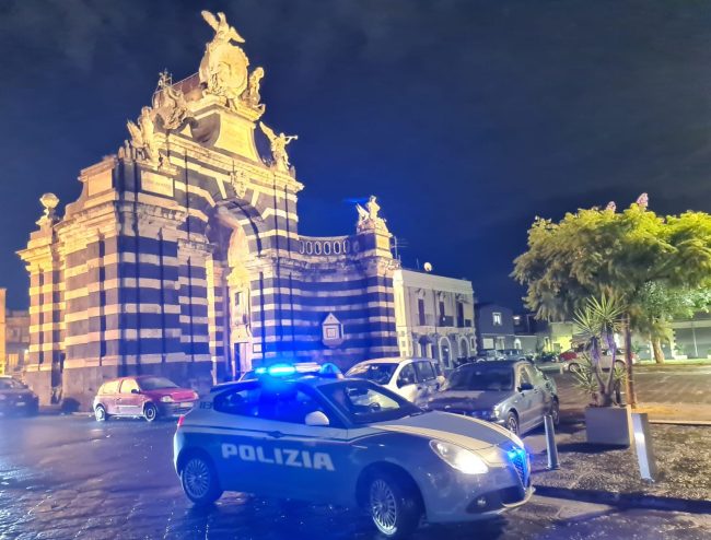 Fermato con un’auto rubata, 26enne denunciato a Catania