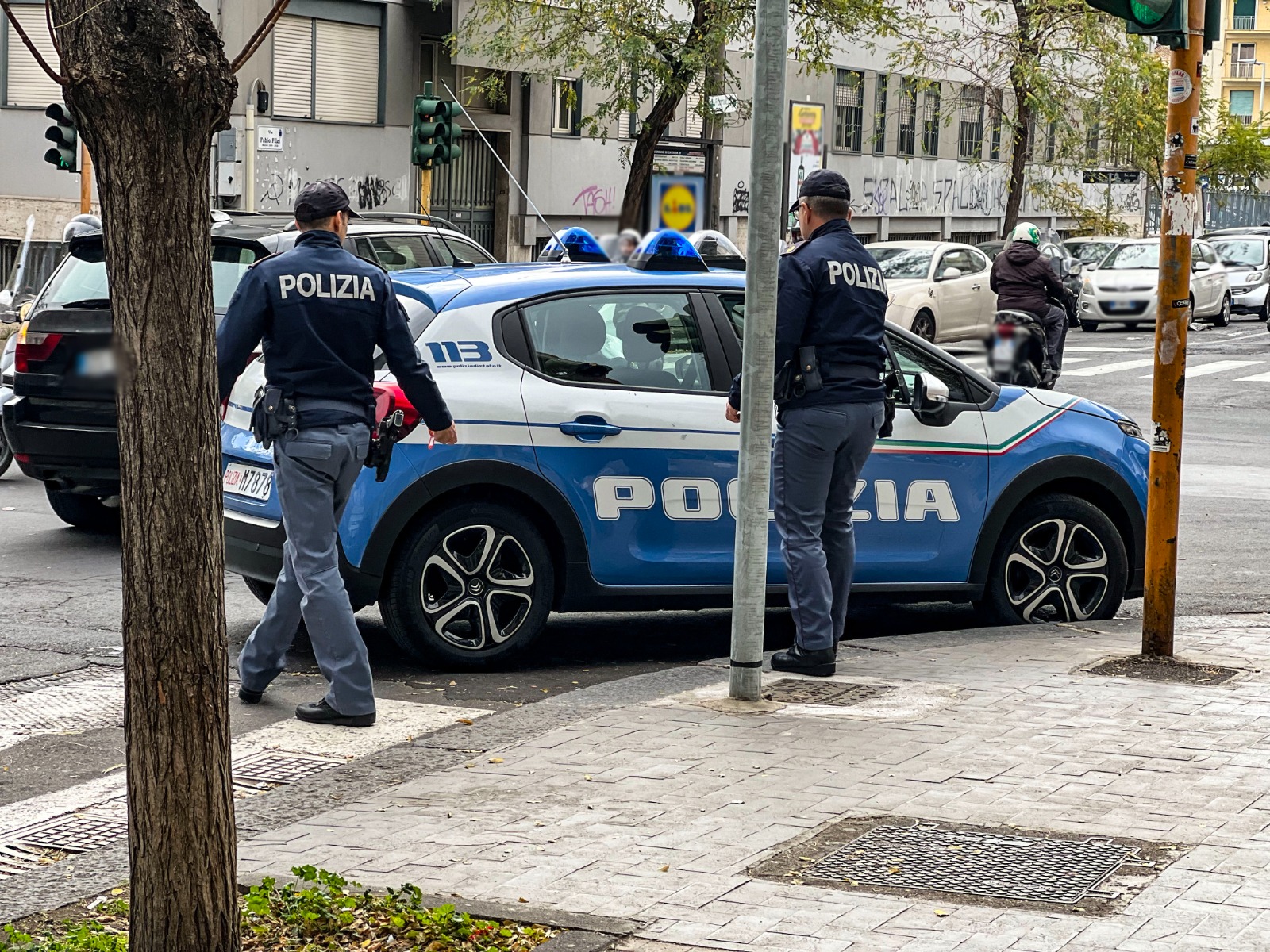 Catania, lavavetri molesto minaccia i passanti e aggredisce gli agenti: arrestato