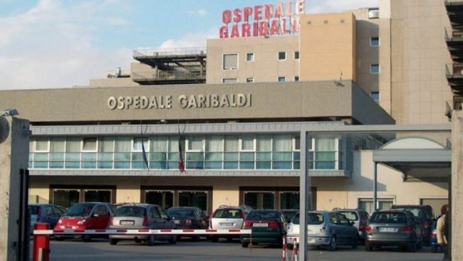 Acireale, 12enne investito da un’auto mentre attraversava la strada: è grave