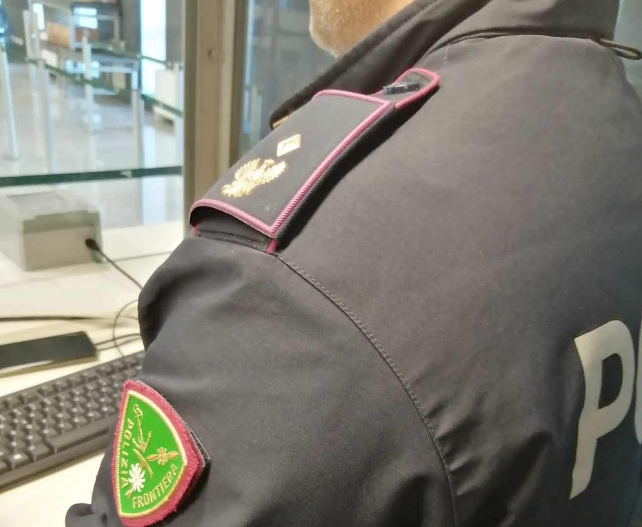 Si impossessa del pc di un altro passeggero, 30enne denunciato all’aeroporto di Catania
