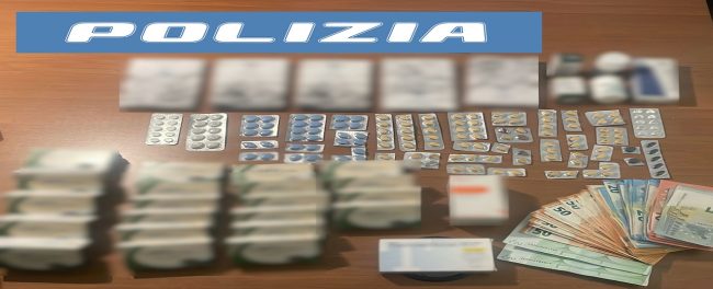 Vendeva farmaci e pillole illegalmente su Whatsapp, denunciato 50enne a Catania
