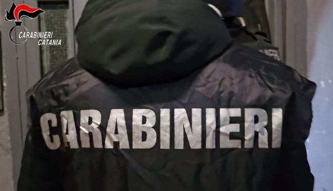 Consegna droga a domicilio a un docente di arte: arrestato 21enne a Catania