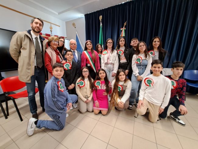L’I.C. “San Giorgio” di Catania vive la Costituzione, la cerimonia di Giuramento del Baby Sindaco – LE FOTO