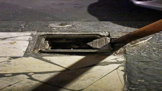 Tombino aperto in via Vittorio Emanuele Orlando, la segnalazione del Comitato Cittadino Vulcania