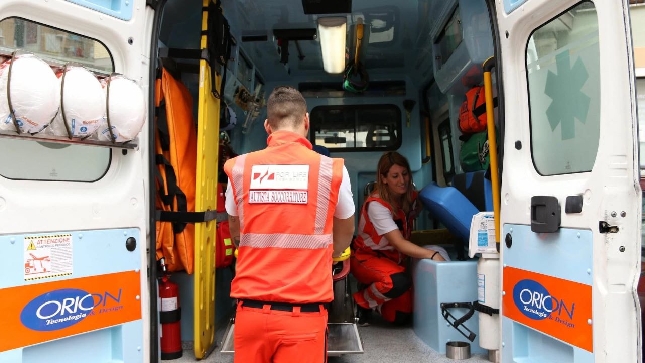 Frantuma a testate la portiera di un bus: denunciato 36enne nell’Agrigentino