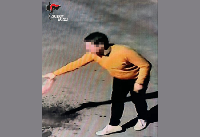 Noto, individuato presunto autore degli atti incendiari alle Caserme dei carabinieri
