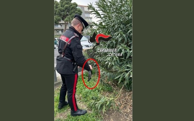 Spacciava nel parcheggio della chiesa: arrestato pusher a Catania
