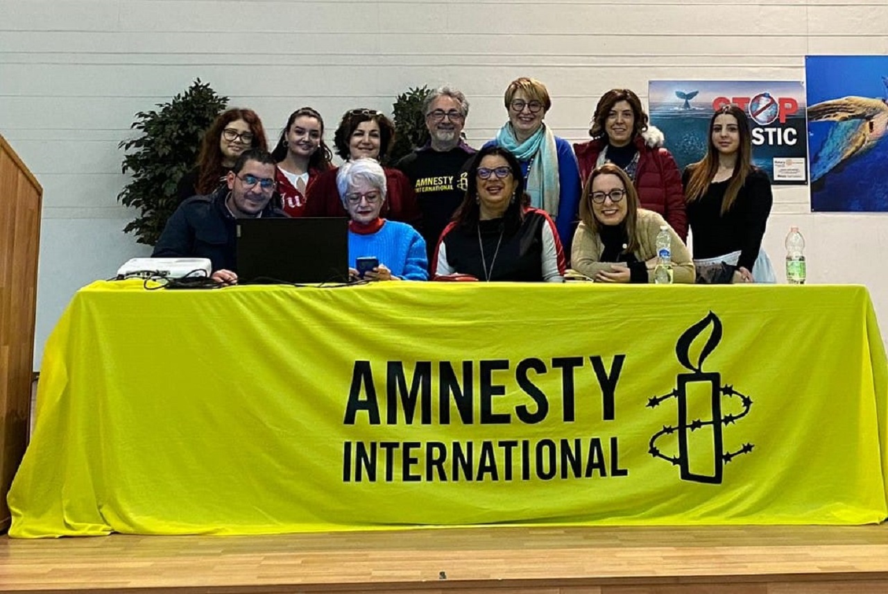 Al “Gemmellaro” Amnesty International incontra gli studenti per parlare di digitale e responsabilità