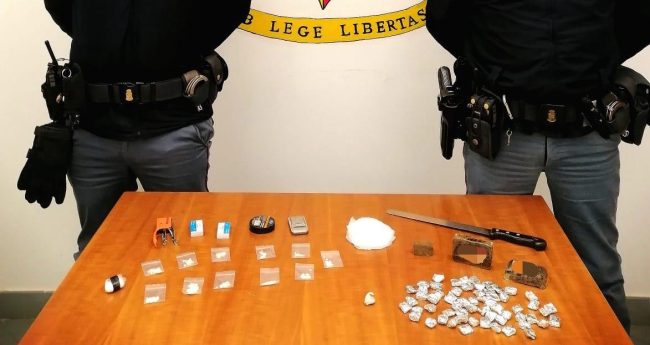 Controlli antidroga a Palermo, due arresti per detenzione e spaccio