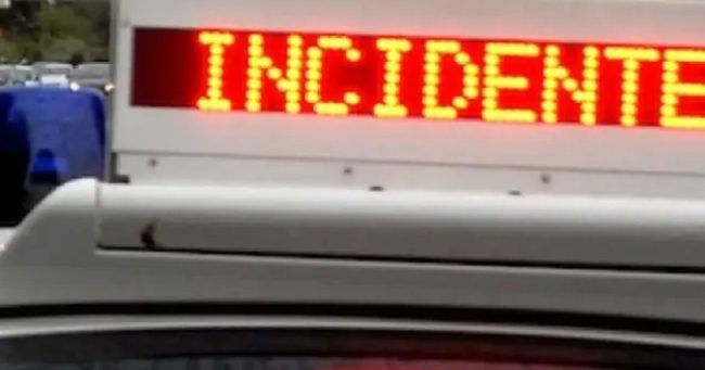 Incidente alla Circonvallazione di Catania, auto contro moto: traffico in tilt