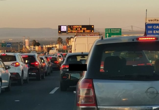 Tangenziale di Catania, incidente e traffico bloccato in direzione Siracusa
