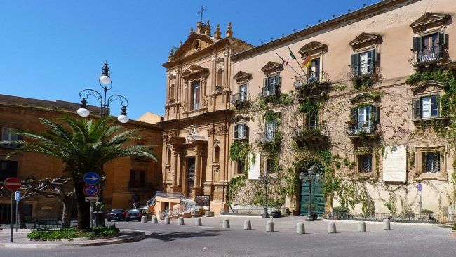 Ladri al Municipio di Agrigento: furto di tre pc e dei soldi dei distributori delle merendine, i documenti sono salvi