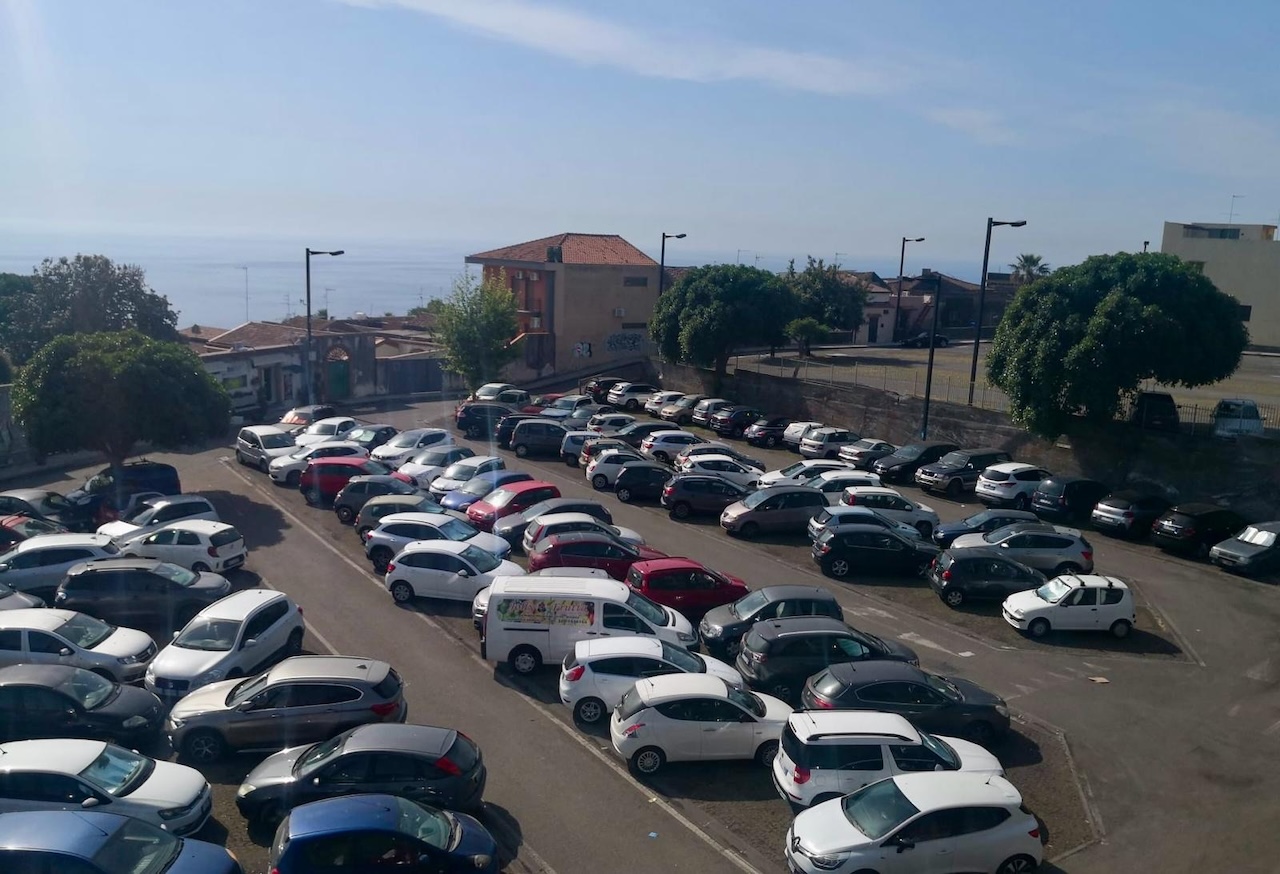 Ad Acireale scattano i primi “Daspo urbani” per i parcheggiatori abusivi
