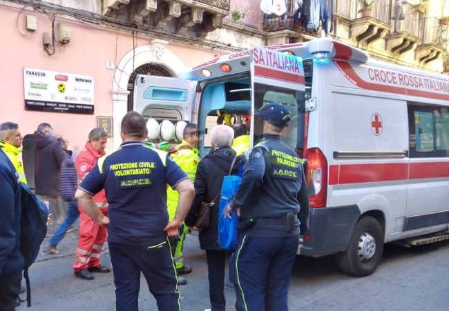 Festa di Sant’Agata, volontari in azione per incendio a San Cristoforo e il malore di una donna