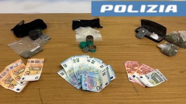 Lo spaccio in moto a Catania senza patente e assicurazione, arrestato pusher
