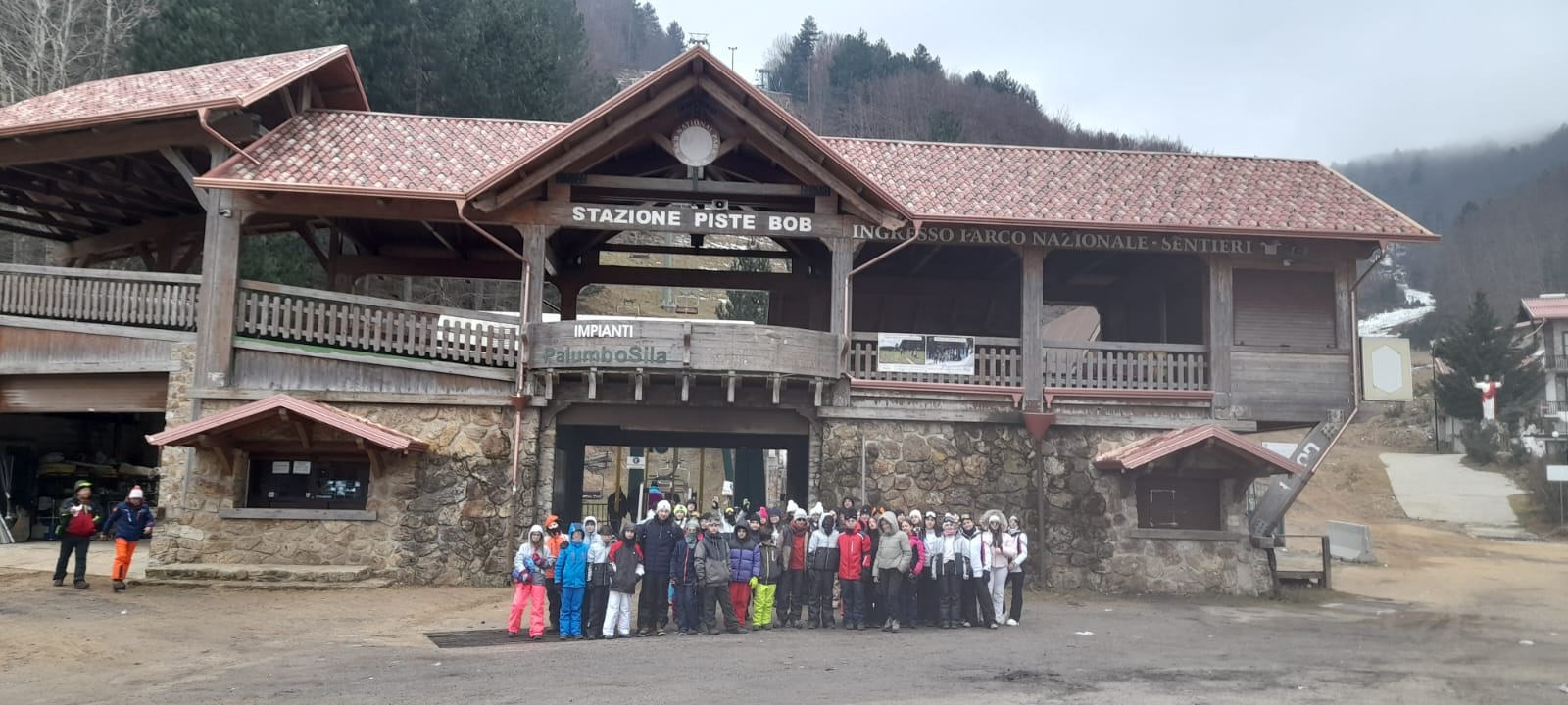 Un Viaggio sportivo sull’Altopiano della Sila in sci, snowboard e pattini sul ghiaccio per gli studenti dell’I.C. La Mela-Mazzini di Adrano