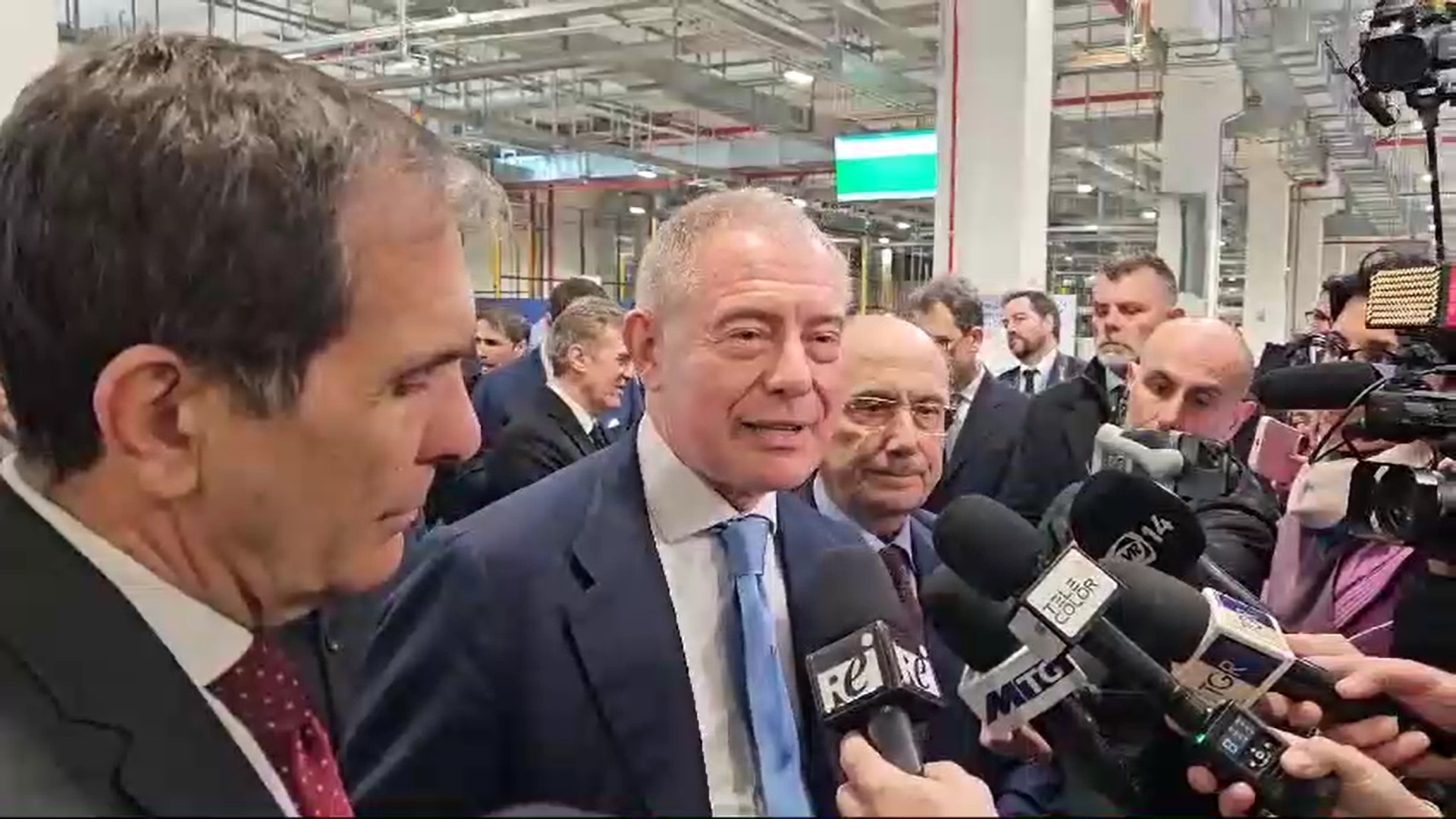 Il ministro Urso alla Gigafactory 3Sun di Enel a Catania: “Lavoriamo per costruire filiera industriale”