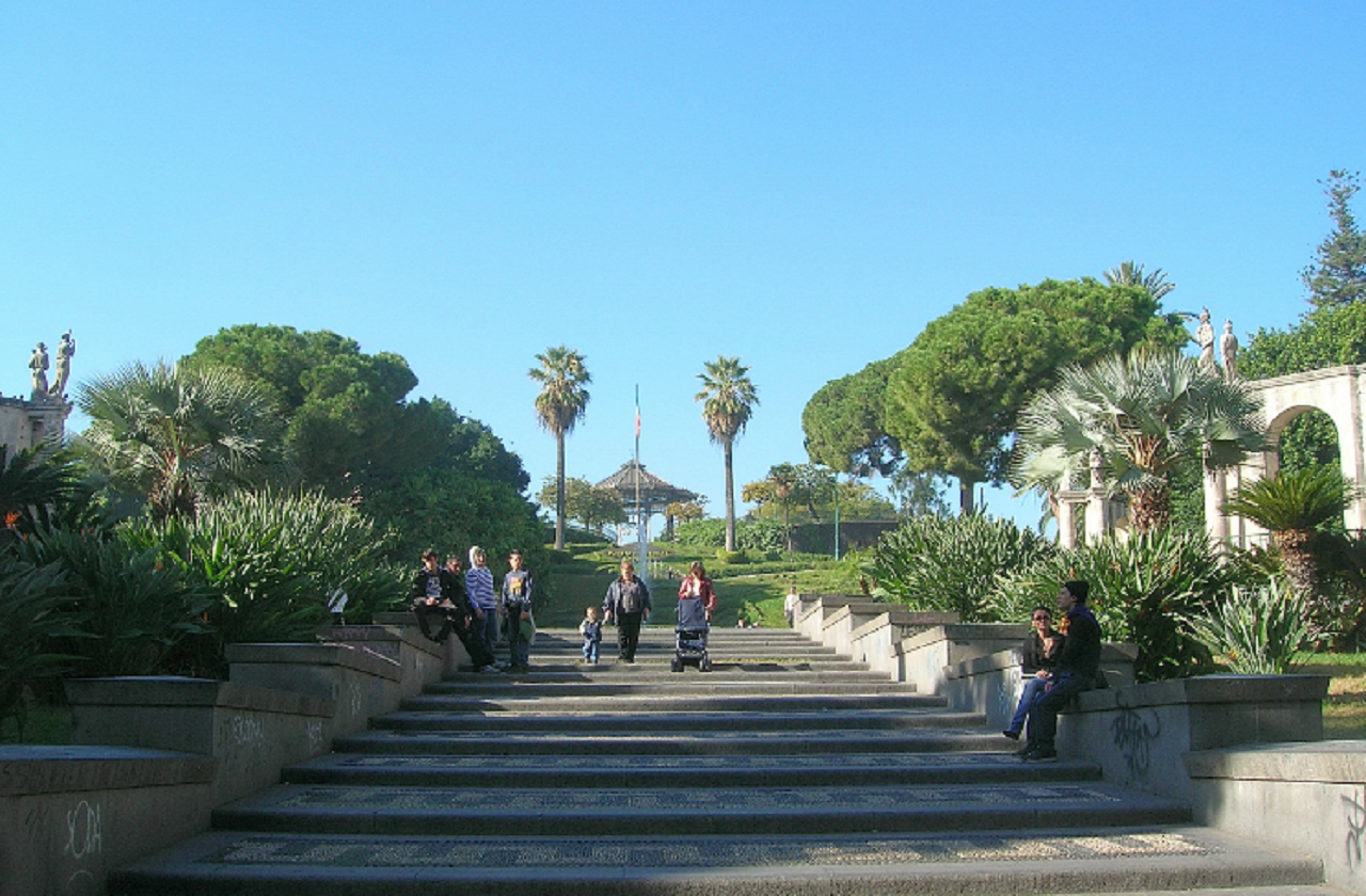 Tredicenne stuprata alla Villa Bellini, tre indagati negano di aver preso parte all’aggressione