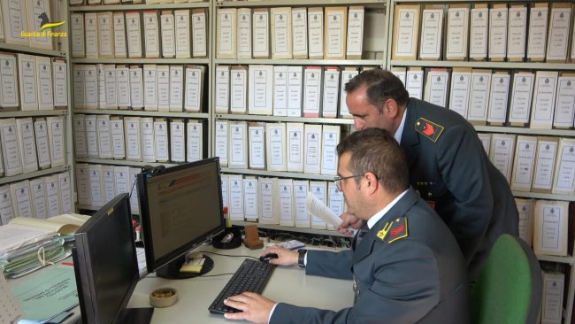 Finisce nel mirino della Finanza un sodalizio operante nel commercio all’ingrosso di prodotti ortofrutticoli del Ragusano