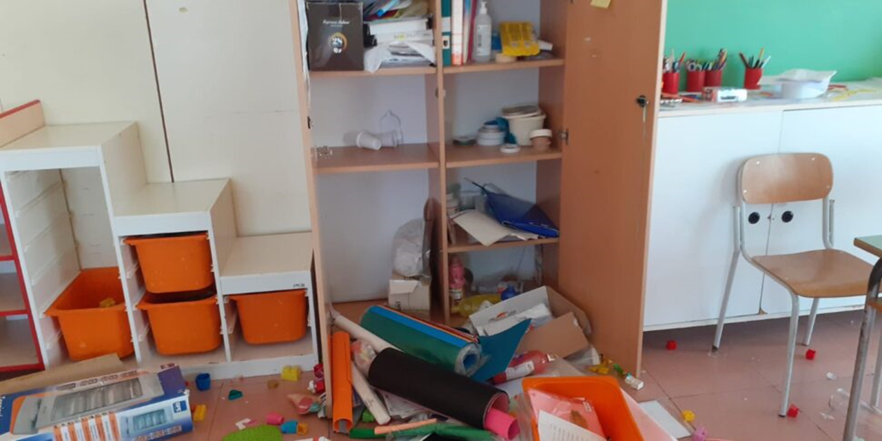 Bagheria, raid vandalico in una scuola: muri imbrattati, vetri e telecamere in mille pezzi