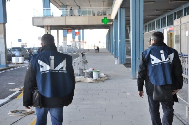 I loschi traffici dietro la raccolta della plastica nelle serre agricole, confisca di beni per imprenditore ragusano