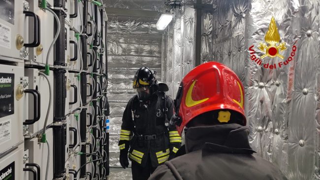 Porto di Catania, incendio divampato a bordo della nave cargo “Eco Mediterranea”
