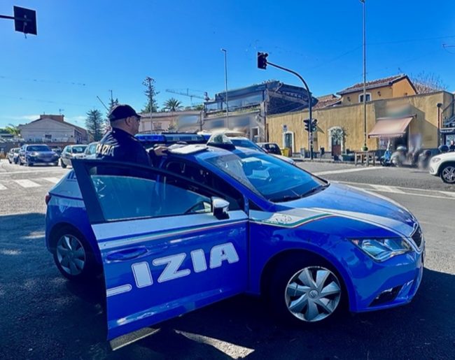 Spinge e sputa addosso agli agenti, arrestato 35enne