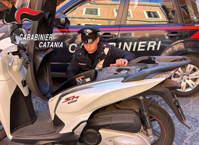 Tenta il furto di uno scooter SH, arrestato minorenne ad Acireale