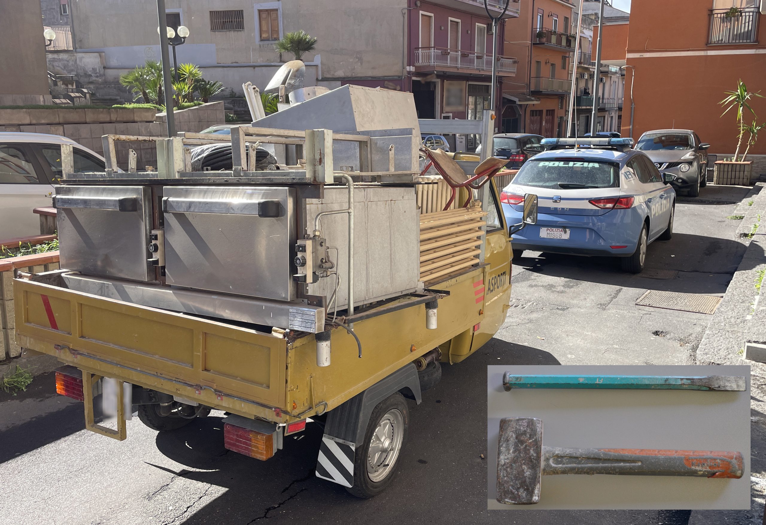 Termosifoni, cucine e climatizzatori rubati a bordo di una motoape: 2 arresti ad Adrano