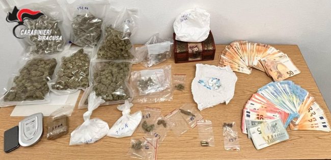 Laboratorio di stupefacenti a “gestione familiare”: 3 arresti a Rosolini