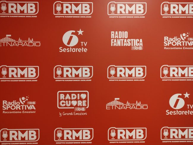Tra Pagine e Frequenze: Il Mio Viaggio nel Mondo del Giornalismo