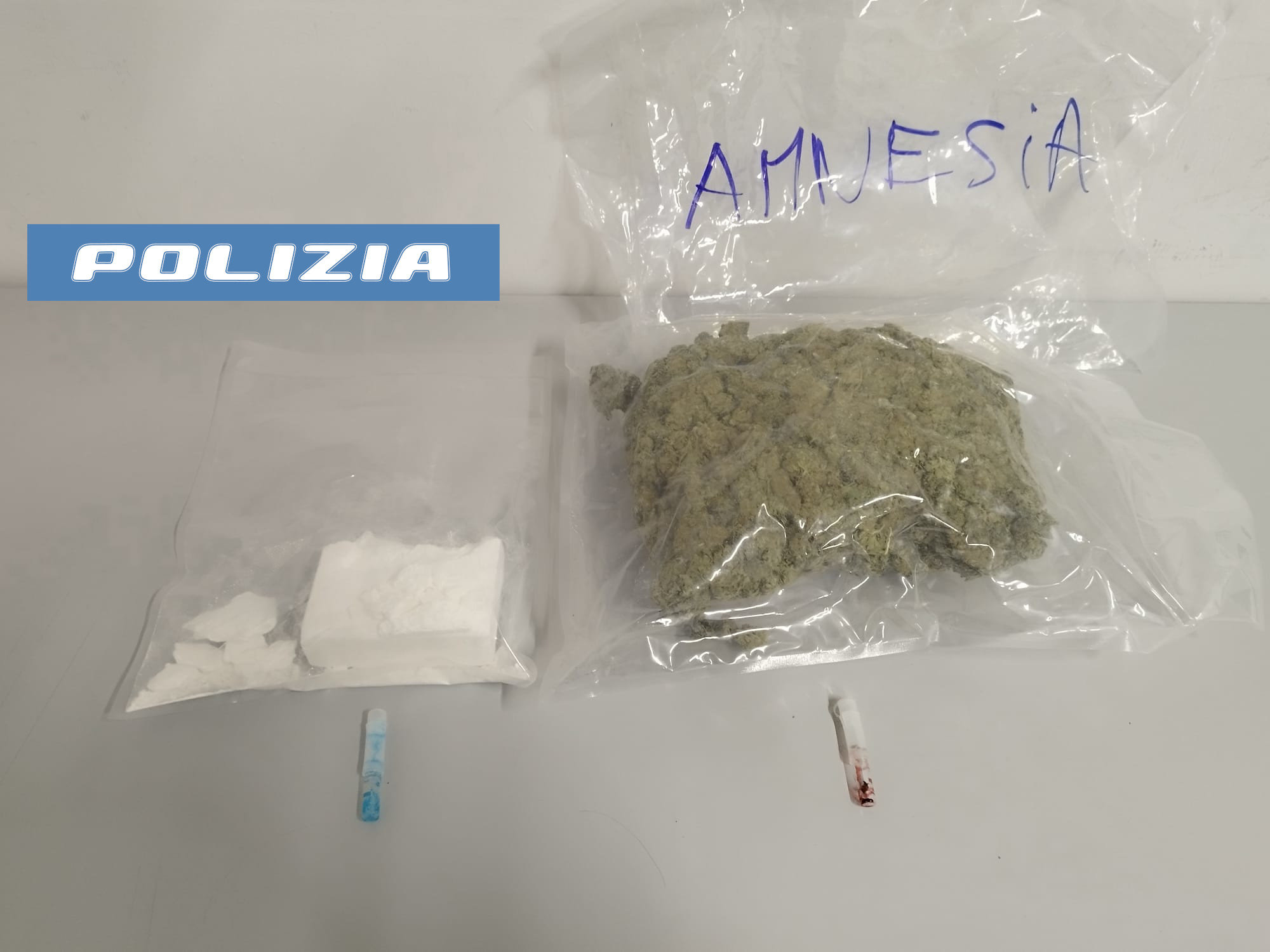 Corriere della droga fermato con oltre 1,5 kg di stupefacenti a Catania