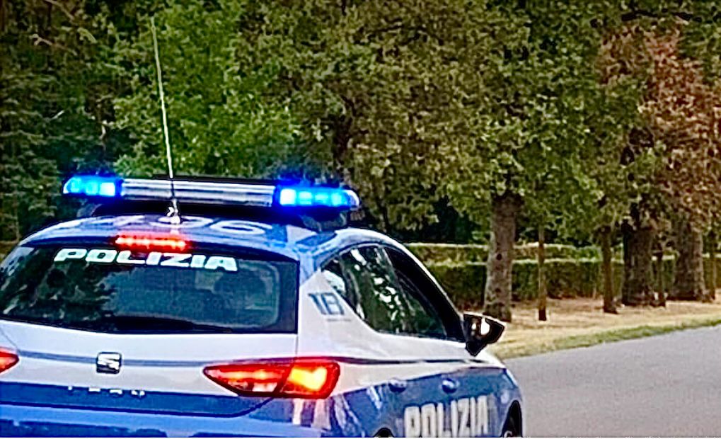 Indagata per maltrattamenti in famiglia, 21enne irreperibile rintracciata dalla polizia