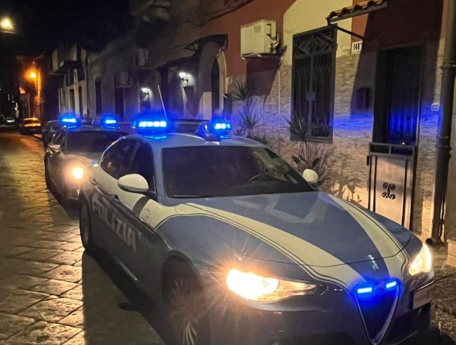 Catania, in casa aveva allestito una vera e propria “rivendita” di droga con tanto di listino prezzi
