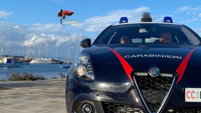 Evade dai domiciliari e aggredisce operatori del 118, in manette pregiudicato nel Siracusano