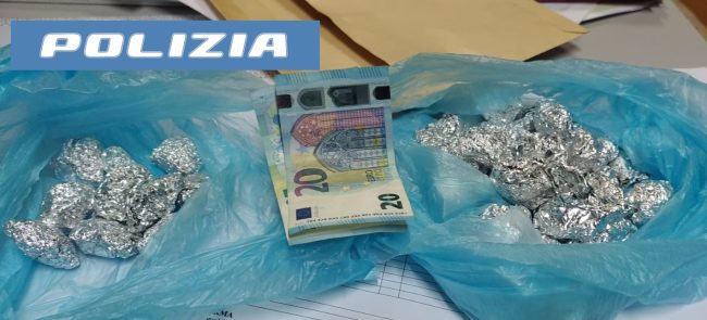 Adrano, spacciatore in manette