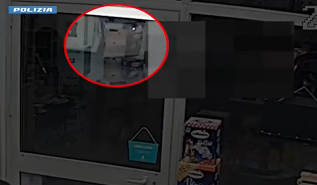Accoltella ex della compagna in via Pacinotti, in carcere 37enne – VIDEO