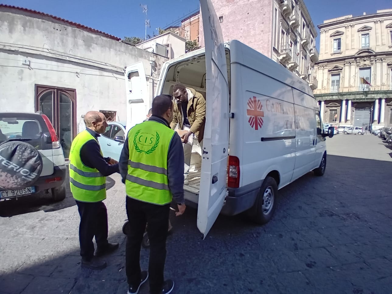 Donazione alimenti della Caritas Catania alla Moschea della Misericordia per il Ramadan
