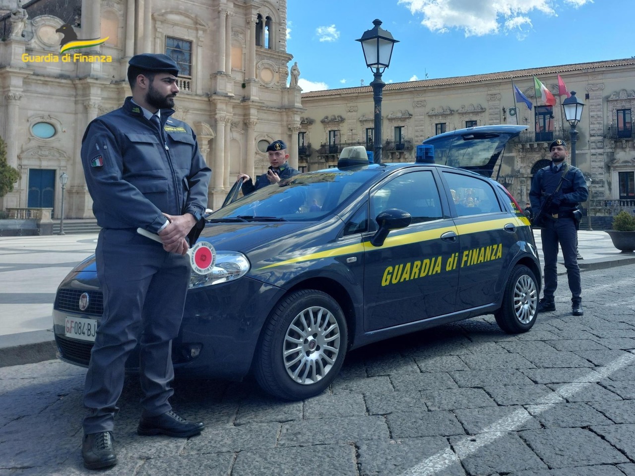 Scoperti in un bar di Acireale 17 lavoratori in nero