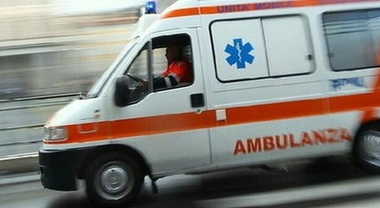 Incidente A19 Palermo-Catania, sbanda col furgone e si schianta contro guardrail