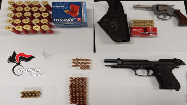 Va a lavoro con una pistola carica, finisce ai domiciliari un 25enne di Modica