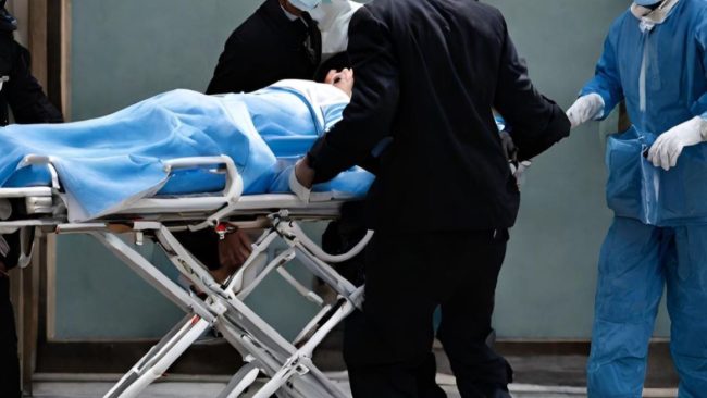Cade dalla barella e muore, aperta un’inchiesta