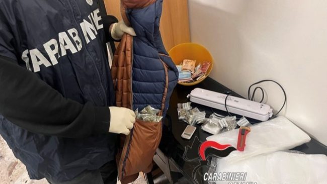 Casa della droga a Cerza, arrestato catanese che ha tentato invano la fuga